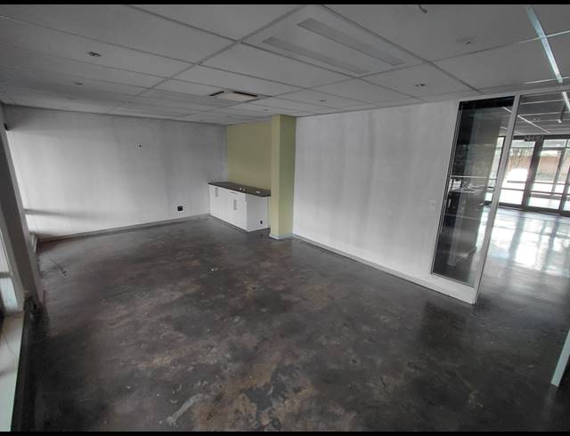 344M² OFFICE TO LET IN MAGALIESSIG